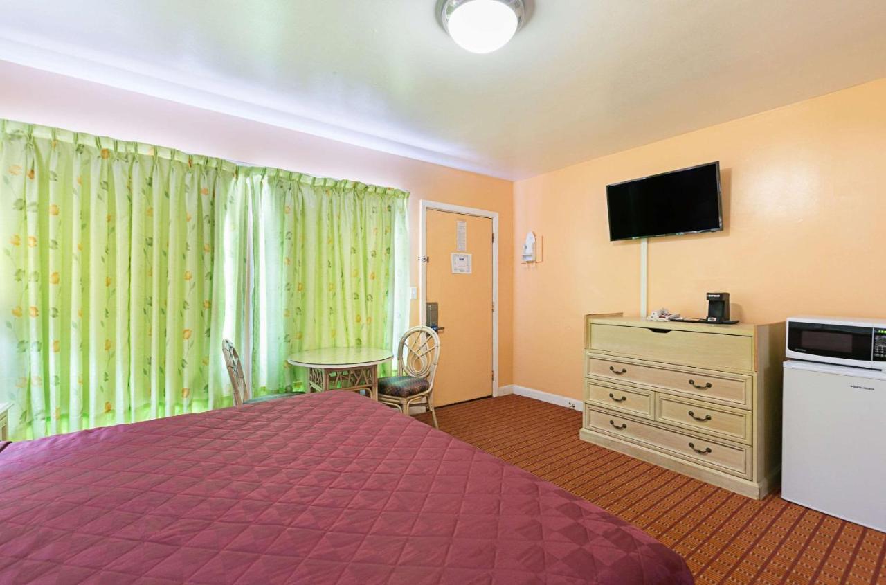 Rodeway Inn Perry Bagian luar foto