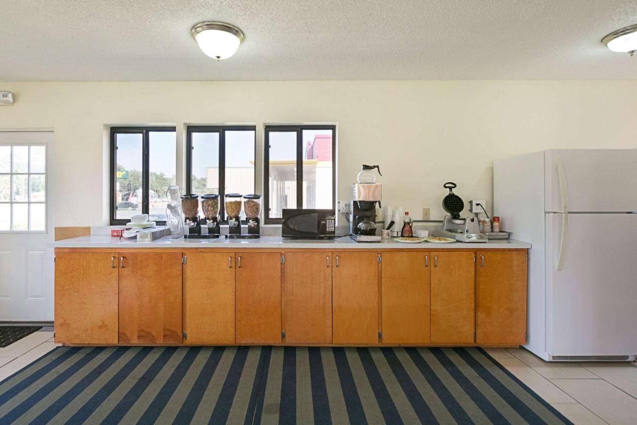 Rodeway Inn Perry Bagian luar foto