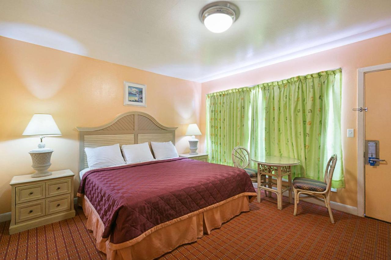 Rodeway Inn Perry Bagian luar foto