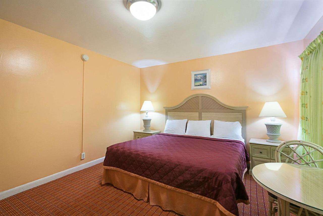 Rodeway Inn Perry Bagian luar foto