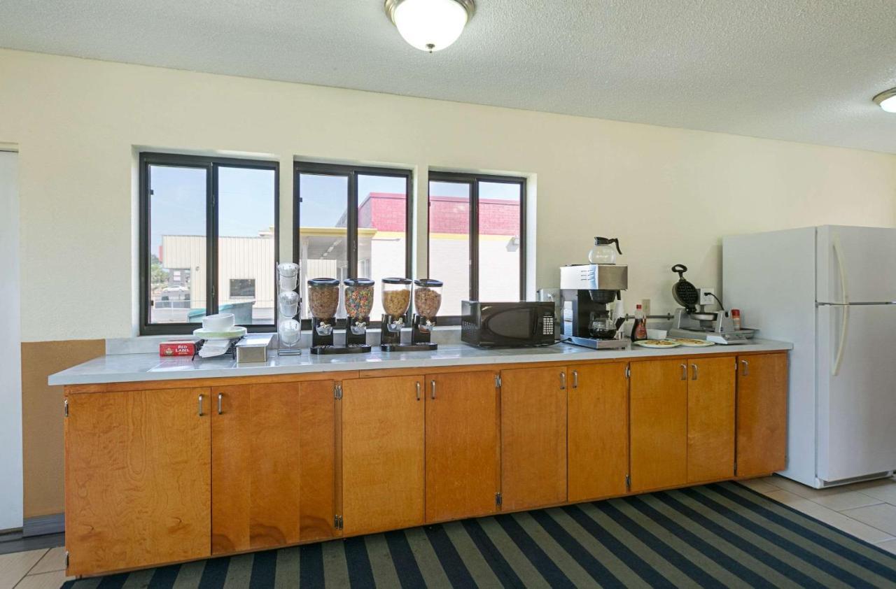 Rodeway Inn Perry Bagian luar foto