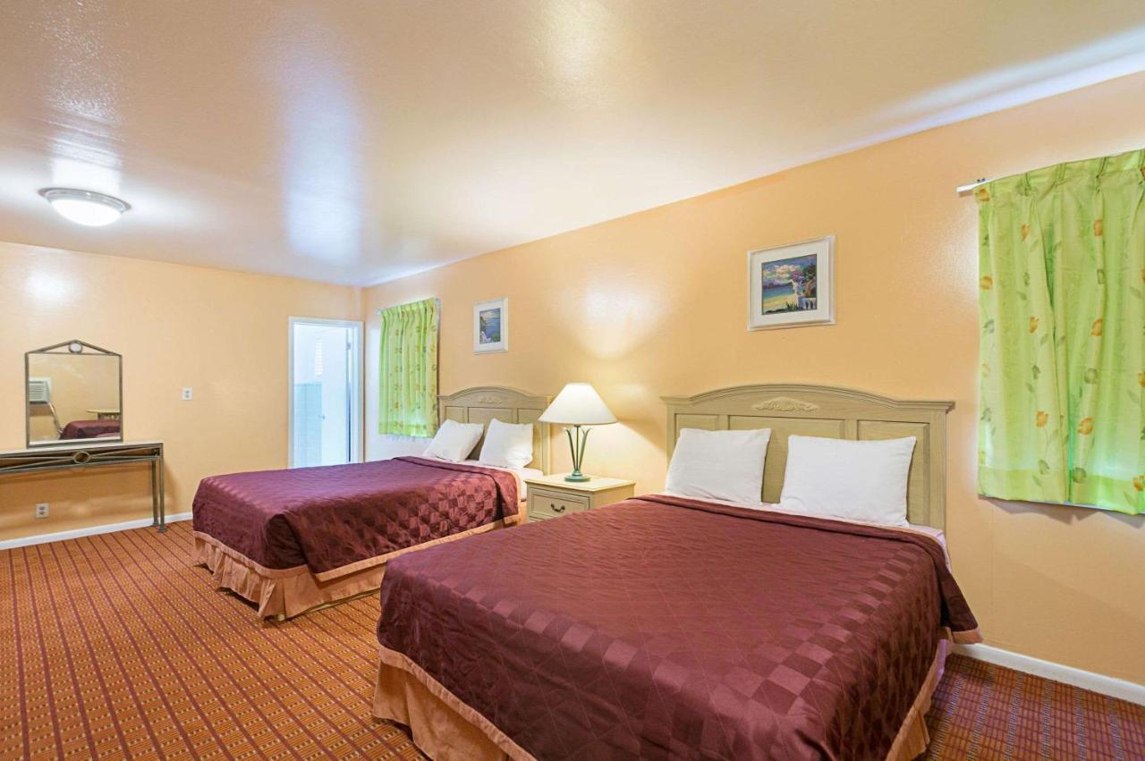 Rodeway Inn Perry Bagian luar foto