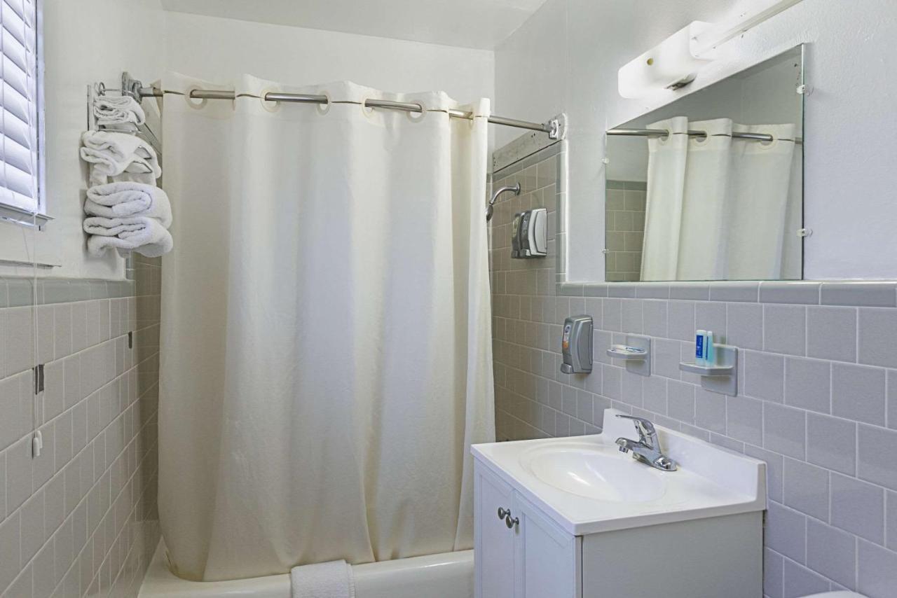 Rodeway Inn Perry Bagian luar foto