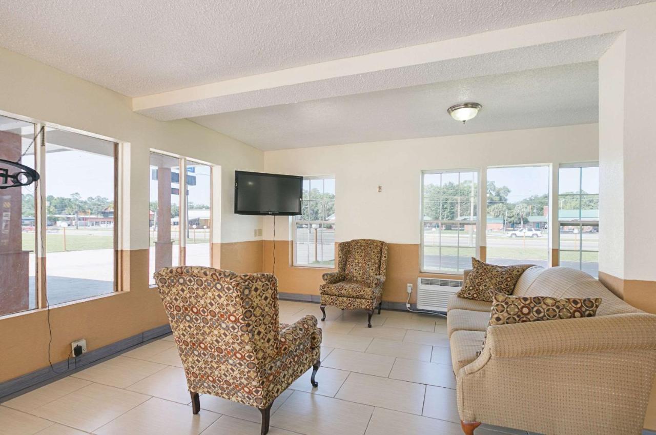 Rodeway Inn Perry Bagian luar foto